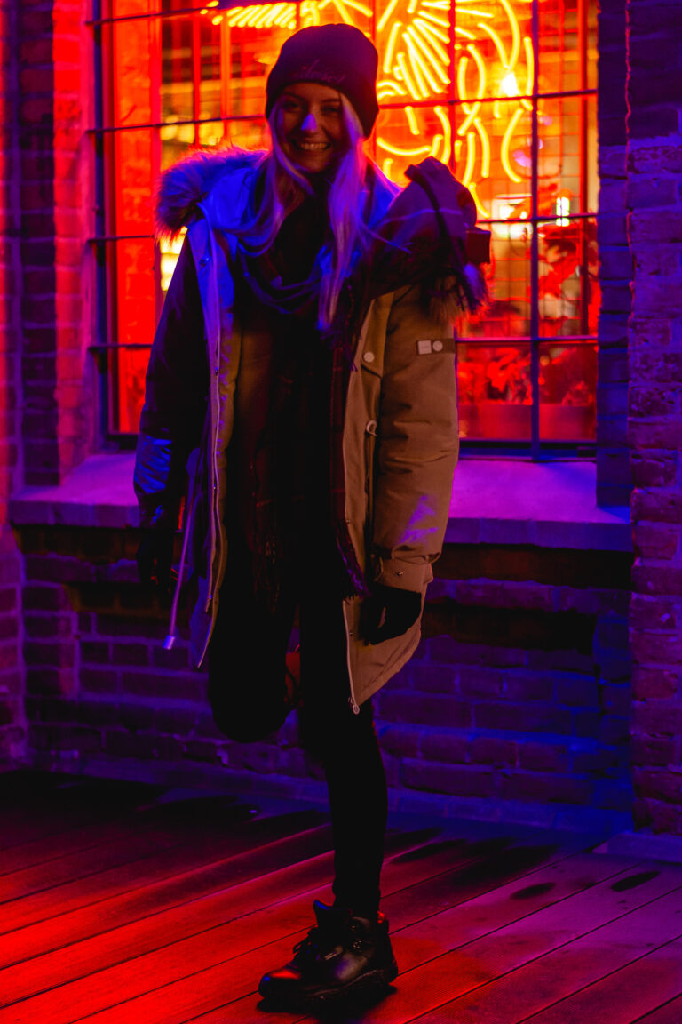 sesja lifestyle, Łódź, fotografia, jarmark w Łodzi, kobieta, zima, święta, fotograf sesja reportaż, fotograf w Łodzi