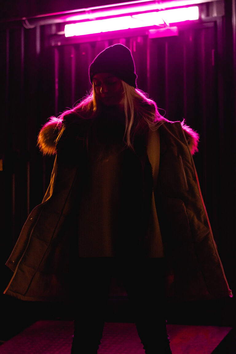 sesja lifestyle, Łódź, fotografia, jarmark w Łodzi, kobieta, zima, święta, fotograf sesja reportaż, fotograf w Łodzi